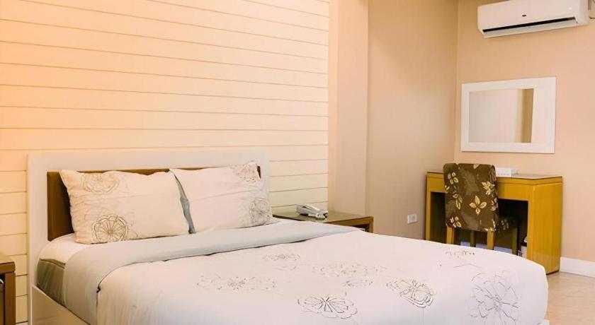 Moonbay Marina The Villas Olongapo Bagian luar foto