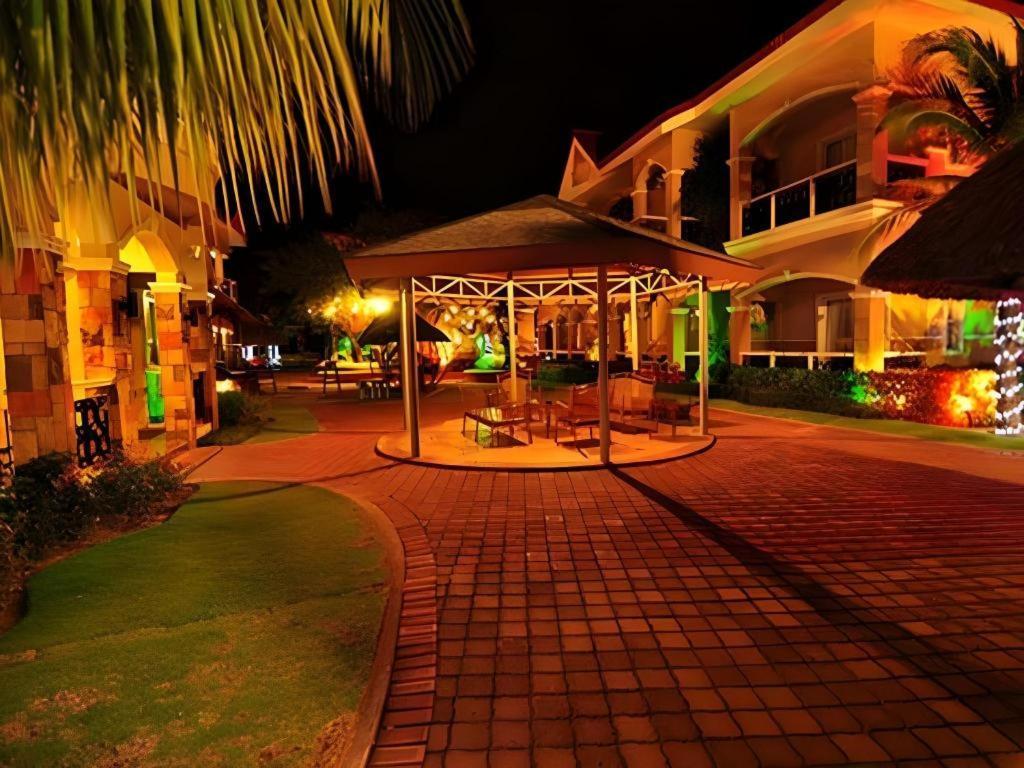 Moonbay Marina The Villas Olongapo Bagian luar foto